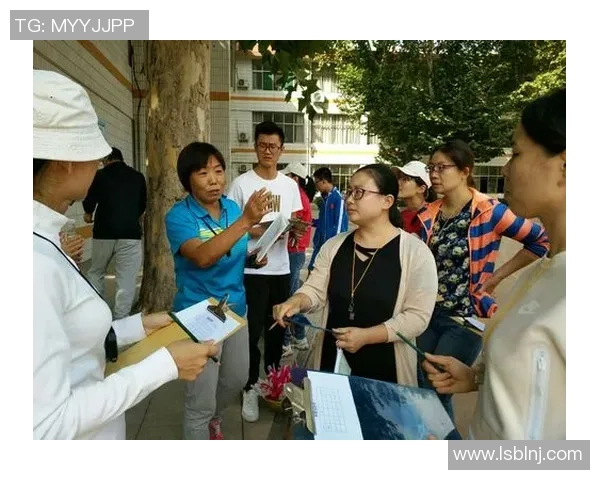 女生的白色足球袜展现青春活力与运动魅力的完美结合